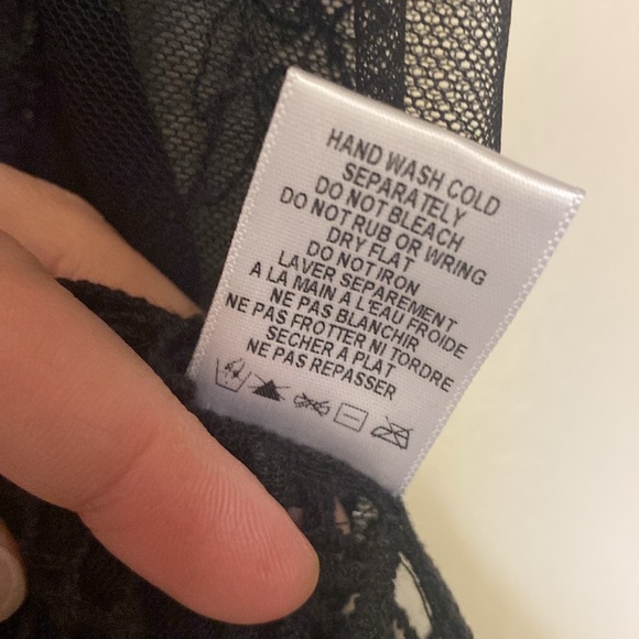 Gorgeous black top - Picture 4 of 5